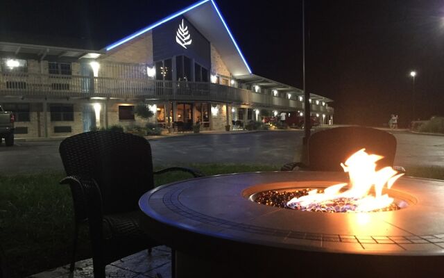 Pinemark Inn & Suites