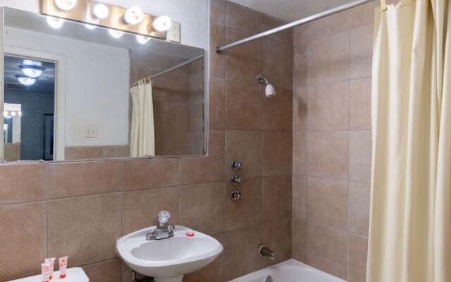 Hotel O Bay City, TX-35