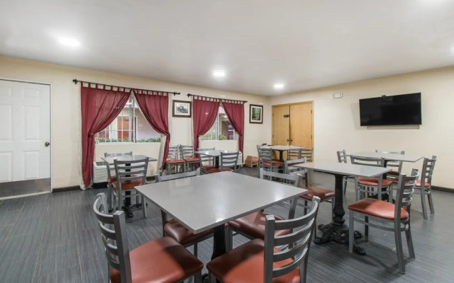 Quality Inn & Suites Redwood Coast