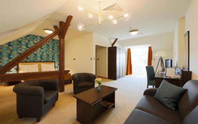 Ipoly Residence Executive Hotel Suites