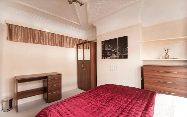 Watford stays - 4bed house