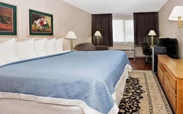 Days Inn & Suites by Wyndham Golden/Denver West