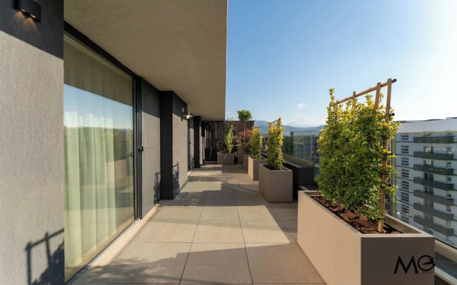 MoHost Valcom - Luxury Skyline Penthouse