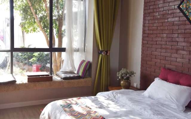 Baicaoyuan Theme Inn