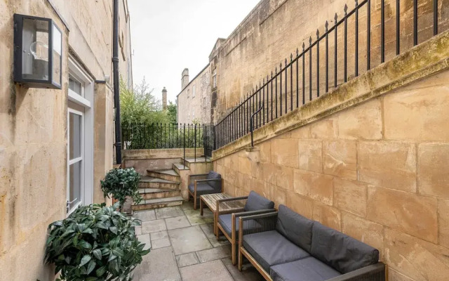 Former Wine Vaults With Hot Tub Private Courtyard