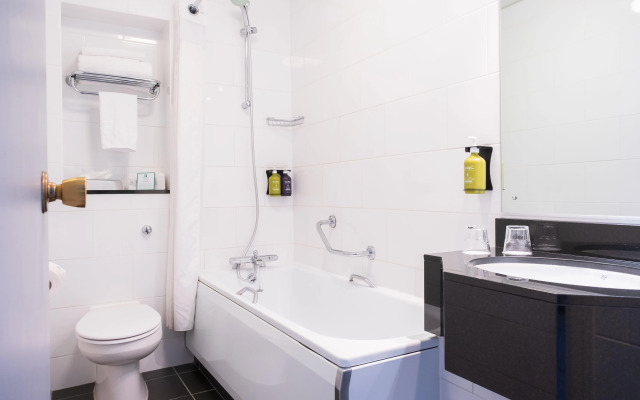 Holiday Inn Doncaster A1 M Jct 36 by IHG