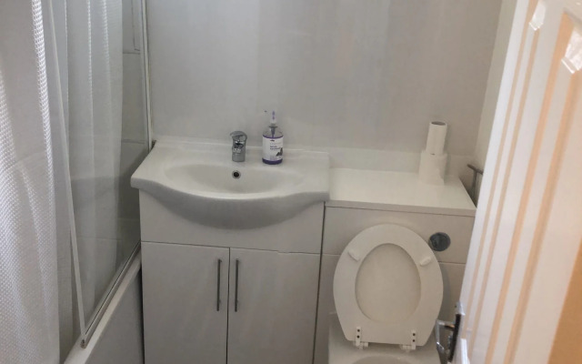 Apple House Guesthouse Heathrow Airport