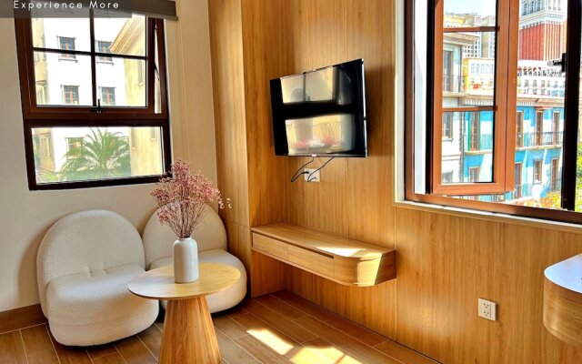 HANZ Lagoon Sunset Boutique Hotel