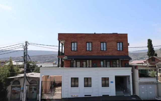 Newly Renovated Stylish 1br Apartment for 4
