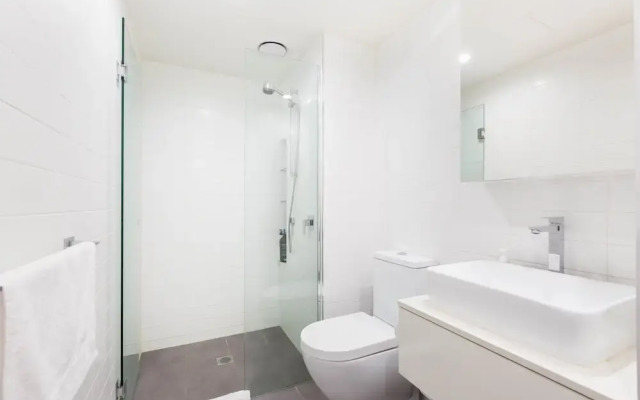 Tori, 1BDR Southbank Apartment