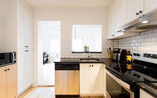 Stylish & Unique 3 Bdr Flat With Parking!