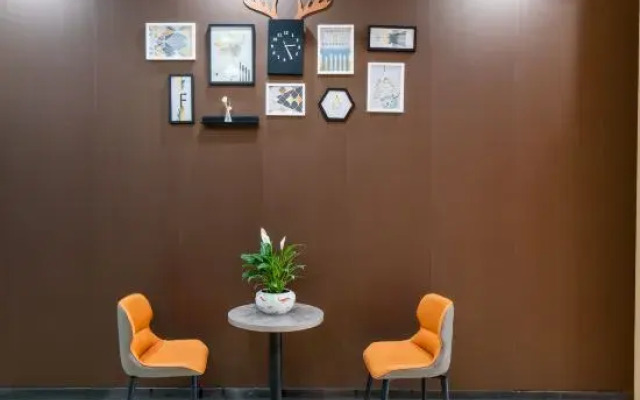 Yijing Hotel (Guilin Qixing Park University of Technology Shop)