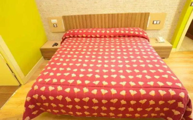 Hotel Holiday