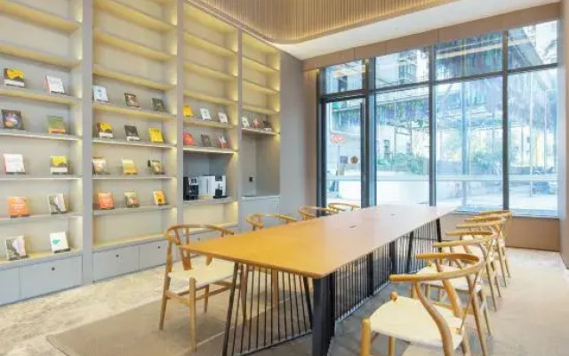 Seasons Hotel (Yancheng century avenue Yongning Automobile City Branch)