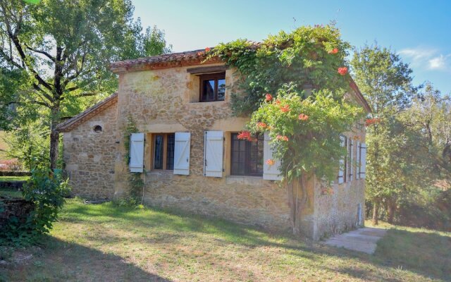 Charming Holiday Home With Deckchairs, Garden, Terrace, BBQ