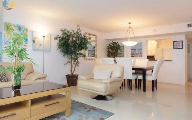 Alexander 919 2 Bedroom Apts by RedAwning