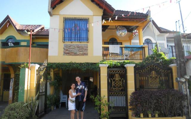 Chona and Christophe Guesthouse - Cavite