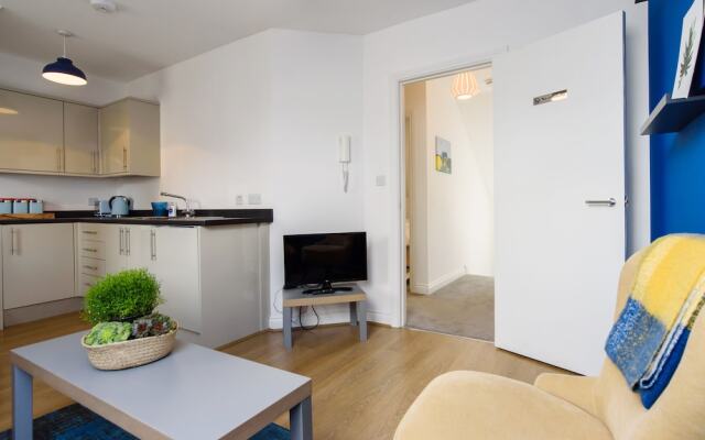 3 88A Albany Road