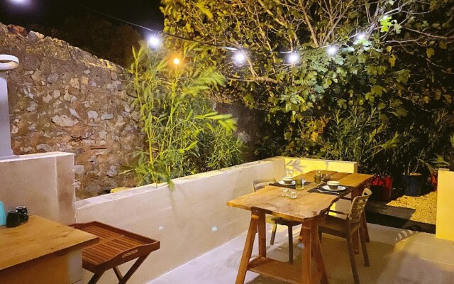 Tipi Lounge and breakfast