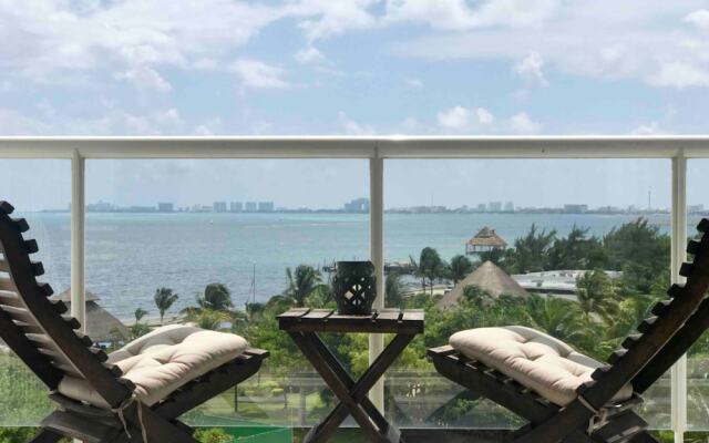 OCEAN beachfront 4 BDR -Amazing Oceanview