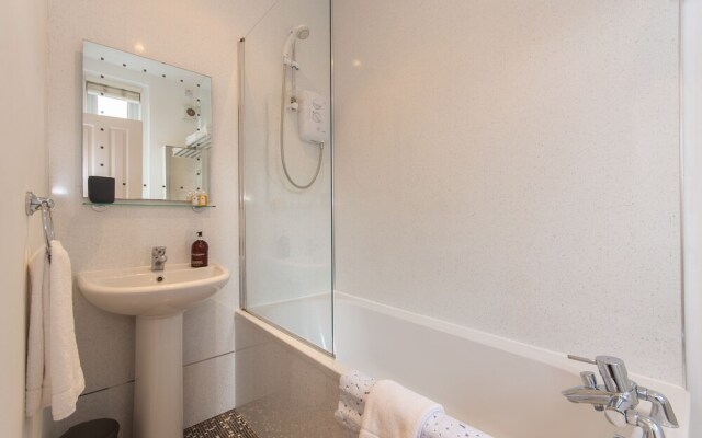 Glebe Street Apartment