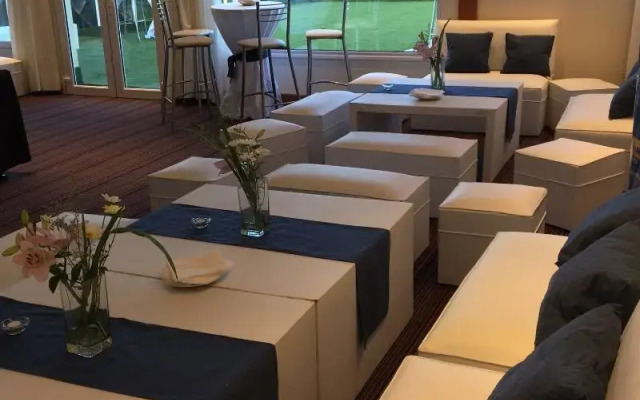 Huinid Pioneros Hotel