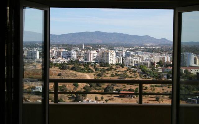 Dom Elena - Jardins Da Rocha