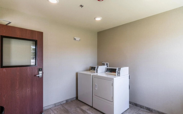 Cobblestone Inn & Suites - Barron