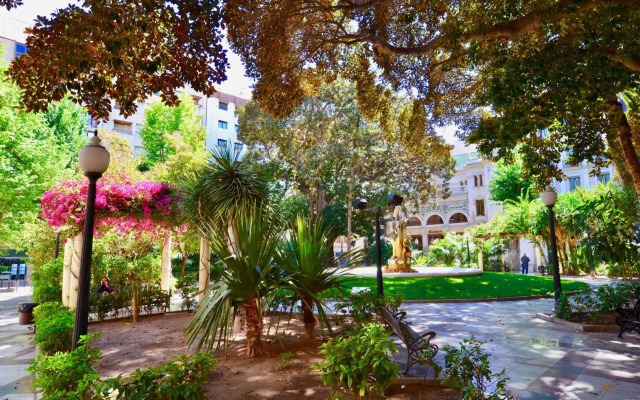 Attractive City Center Apartment