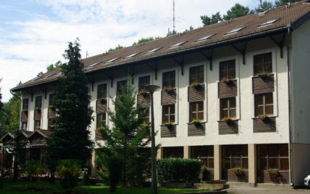 Salgó Hotel