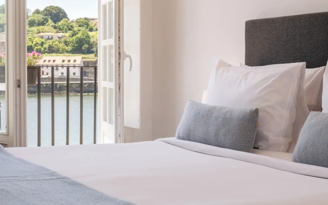 Miragaia Riverside Suites.