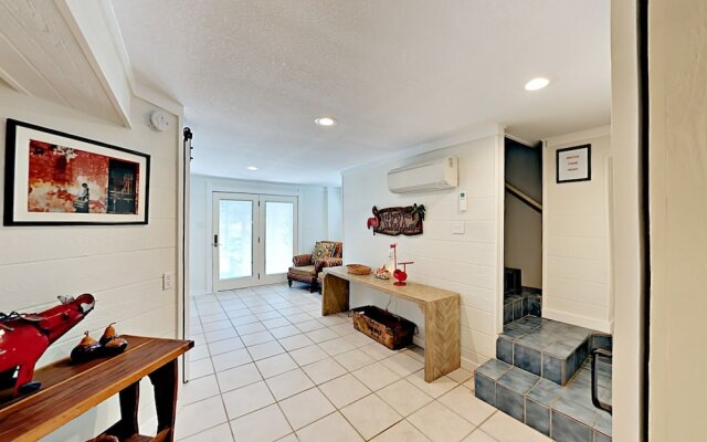 The Purple House - Four Bedroom Home