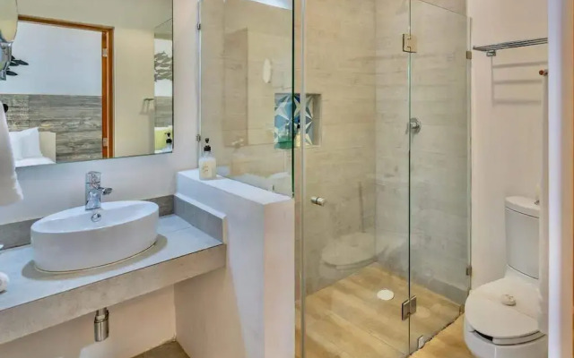 3br. Exclusive TH W/spacious Roof & Private Pool