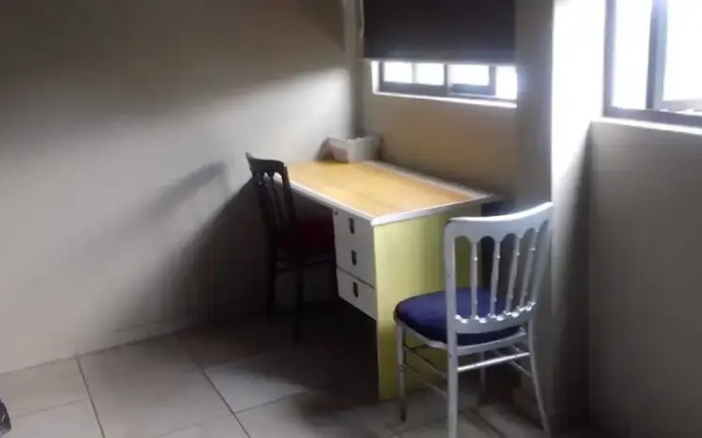 One Bedroom Unit In Central Rosebank