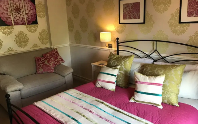 Hollies Guest House