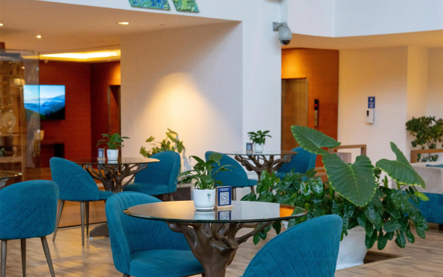Radisson Blu Plaza Hotel Hyderabad Banjara Hills