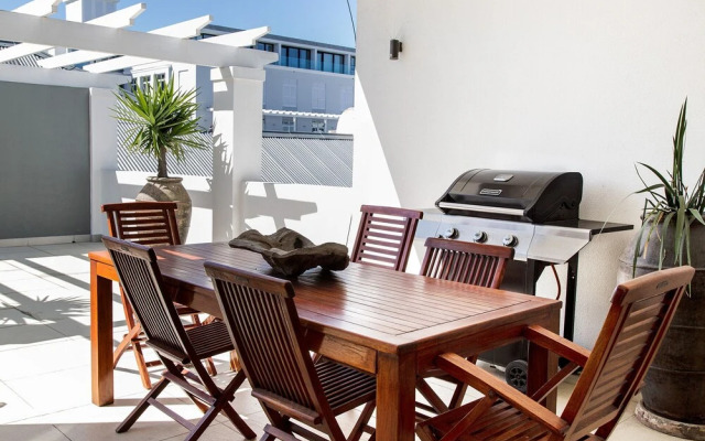 Marine Square Luxury Holiday Suites - Apartments