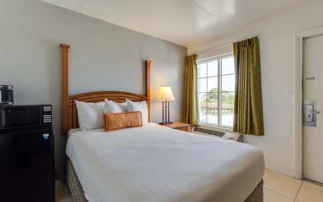 Pierview Hotel and Suites