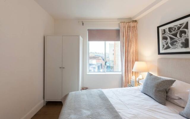 Bright 2 Bedroom Apartment Chelsea