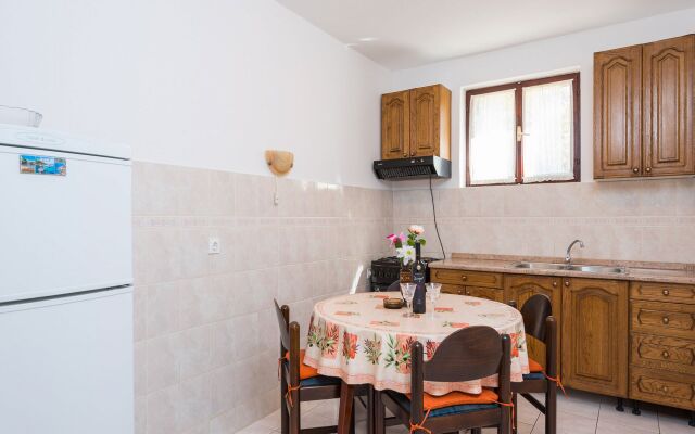 Apartment Ljube - quiet location & close to the beach: A3 Loviste, Peljesac peninsula