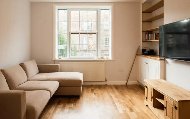 Modern 2 Bedroom Flat in Prime Waterloo Location