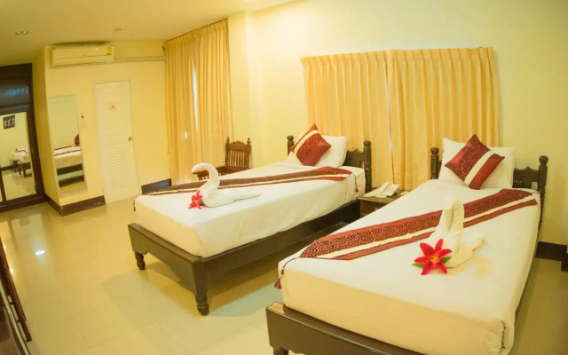 Submukdaphoomplace Hotel