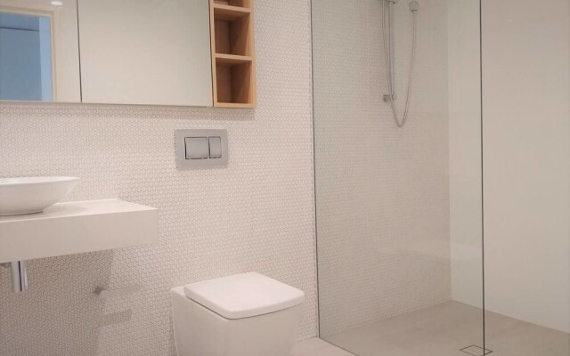 Luxury 1 Bedroom 1 Study With 1 Parking
