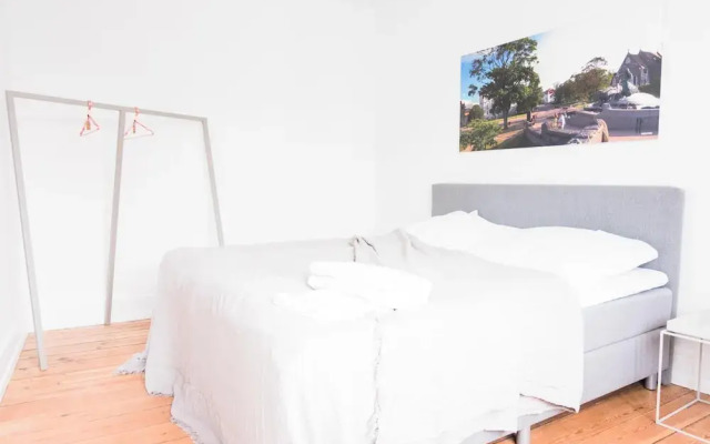 Beautiful 2-bed With Large Balcony