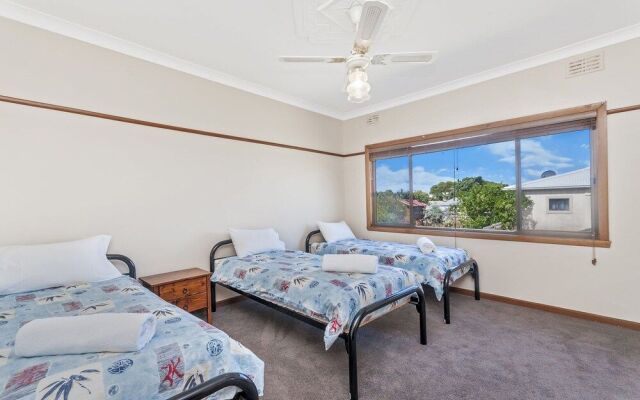 Kepal House - Budget friendly family home