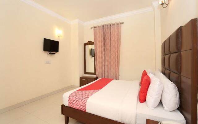 OYO 12989 White Diamond Hotel