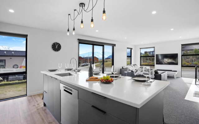 Paradise Point - Wānaka Holiday Home – Guest Rooms – Wanaka