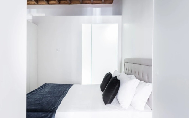 A World Aparts - 104 Frattina