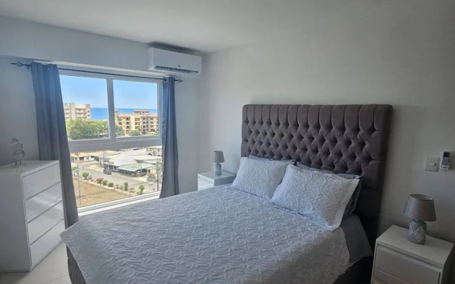 Stunning new Beachfront Condo 9th Floor Ocean View