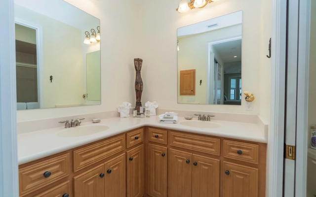 Gulf Three Bedroom Villa by Redawning